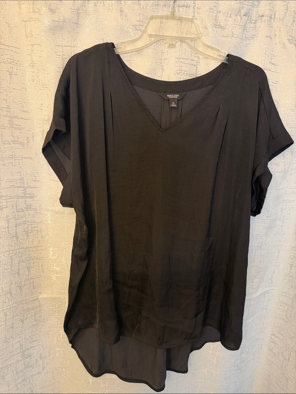 Vera Wang Black Short Sleeve V-Neck Tunic Blouse